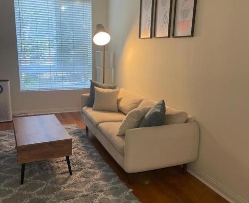 Koreatown Apartamento | LALAs House- 1br with Free Parking, Pool and Sauna