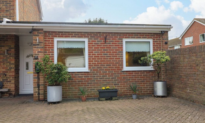 Seaford Cabaña | LAMBLES, pet friendly, with a garden in Seaford