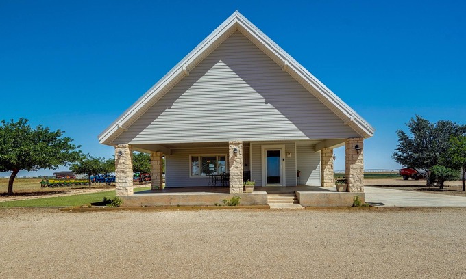 Lamesa Casa | Lamesa Vacation Rental w/ Covered Patio & Fire Pit
