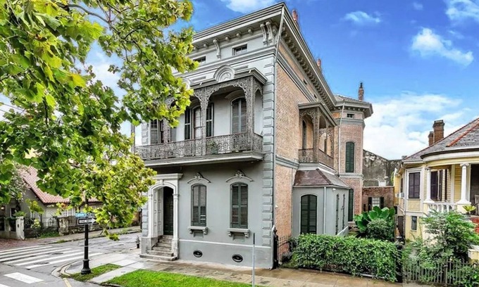 Faubourg Marigny Cama Y Desayuno | Lanaux Main House 5 BR/4BA Historic Mansion gateway to Frenchmen St. + Fr Qtr