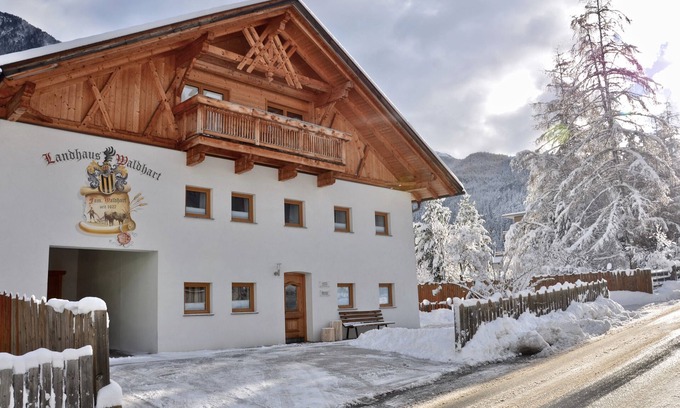 Umhausen Apartamento | Landhaus Waldhart - Gemütliches Appartement mit Balkon & Kamin