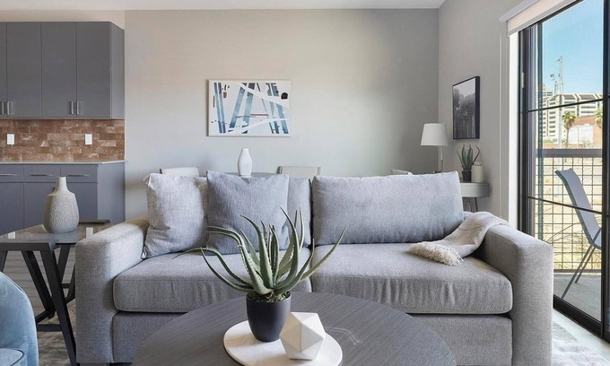 Warehouse District Apartamento | Landing | Amazing 1BD, Clubhouse, Pool