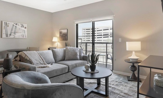 Warehouse District Apartamento | Landing | Amazing 1BD, Clubhouse, Yoga Studio