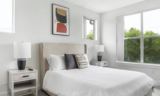 Park Central Apartamento | Landing | Amazing 2BD, Pool, Clubhouse
