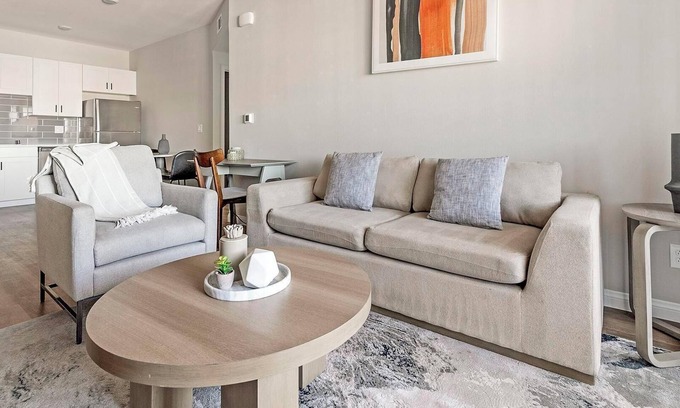 Townsite Apartamento | Landing | Amazing 2BD, Rooftop Lounge, Pool