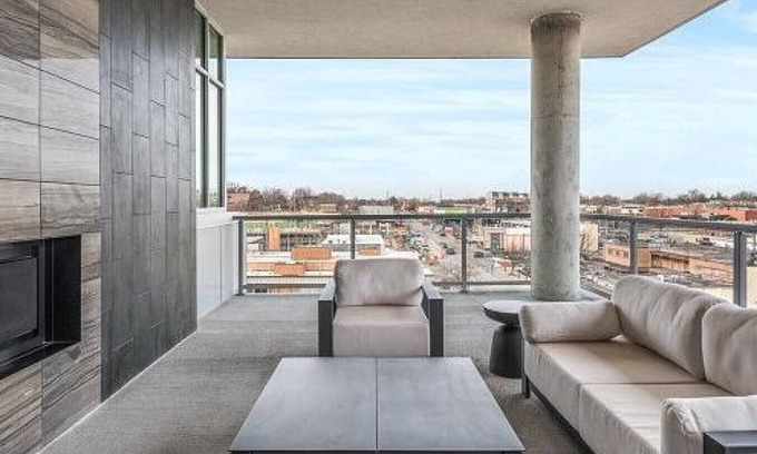 Overland Park Apartamento | Landing at Avenue 80 - Studio in Colonial Village