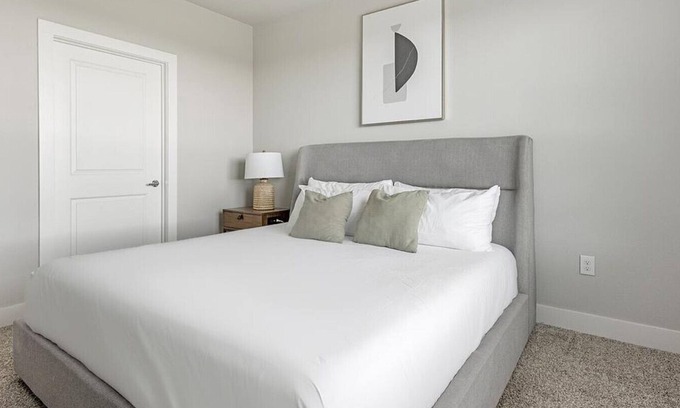 Katy Apartamento | Landing at Bellrock Market Station - 1 Bedroom in Downtown Katy