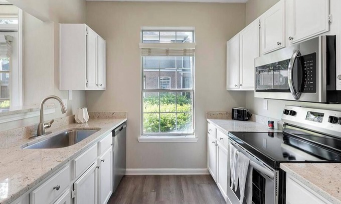 Woodland Hills Apartamento | Landing at Brassfield Park Apartments - 1 Bedroom in North Greensboro