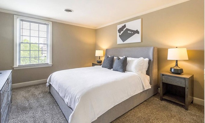 Green Hills Apartamento | Landing at Chowning Square - 3 Bedrooms in Green Hills