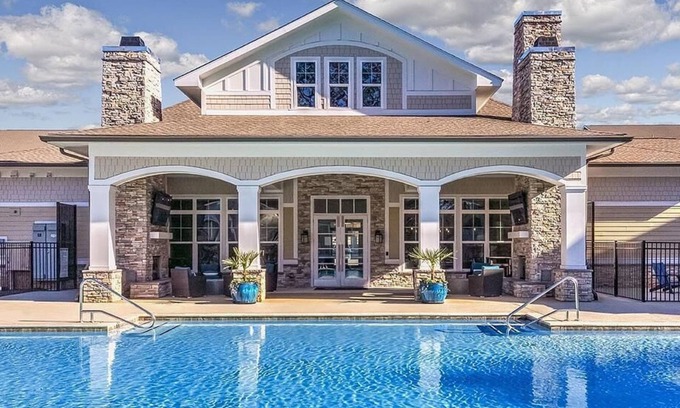 Crabtree Apartamento | Landing at Crabtree Lakeside Residences - 1 Bedroom in Northwest Raleigh