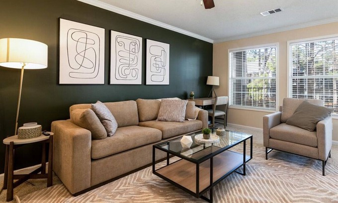 Jamestown Apartamento | Landing at Crowne at James Landing Apartments - 2 Bedrooms in Downtown High Point
