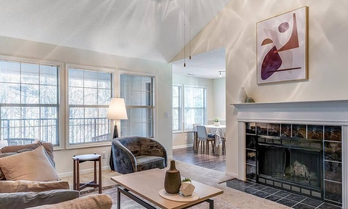 Winston - Salem Apartamento | Landing at Crowne Oaks - 2 Bedrooms in Downtown Winston Salem