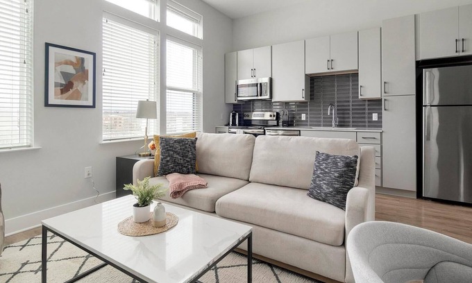 Downtown Apartamento | Landing at Foster on the Park - Studio in Downtown