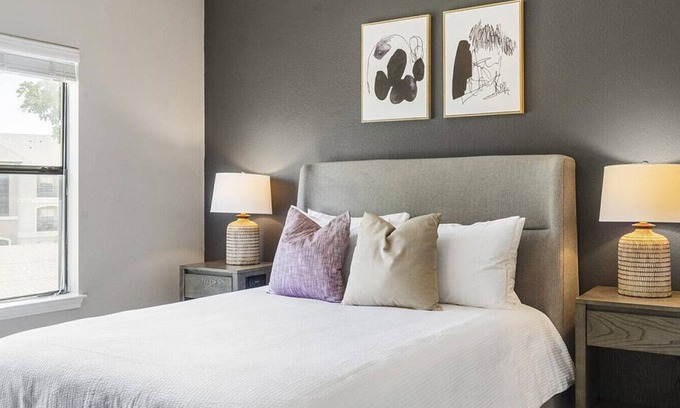 Euless Apartamento | Landing at Franciscan At Bear Creek - 2 Bedrooms in Downtown Euless