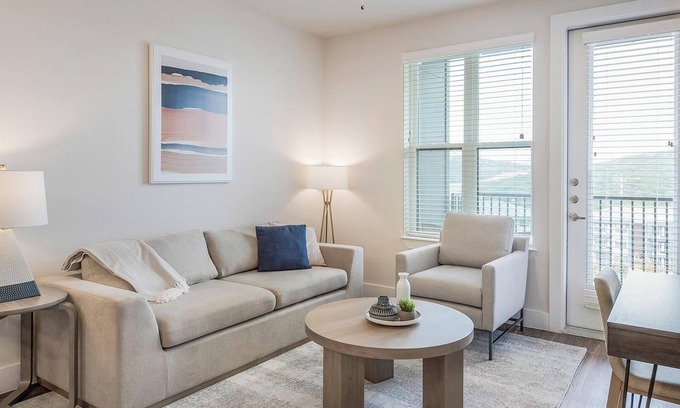 Wetmore Apartamento | Landing at La Tierna - 1 Bedroom in Northwest Side
