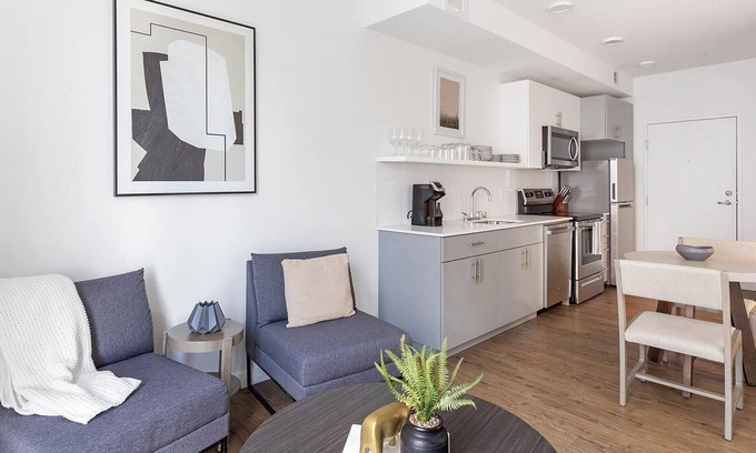 Mann Apartamento | Landing at Madrone - 1 Bedroom in Central District