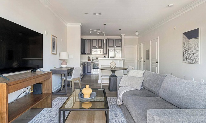 Cary Apartamento | Landing at The Arboretum - 1 Bedroom in The Arb...