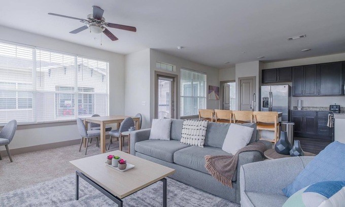 Spring Apartamento | Landing at The Grayson - 2 Bedrooms in Cypressdale