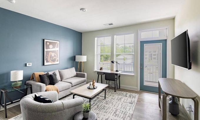 Wilmington Apartamento | Landing at The Parker Leland - 2 Bedrooms in Do.