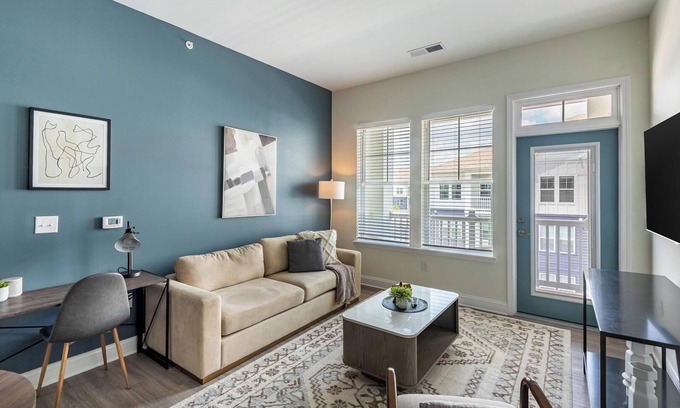 Wilmington Apartamento | Landing at The Parker Leland - 2 Bedrooms in Do.