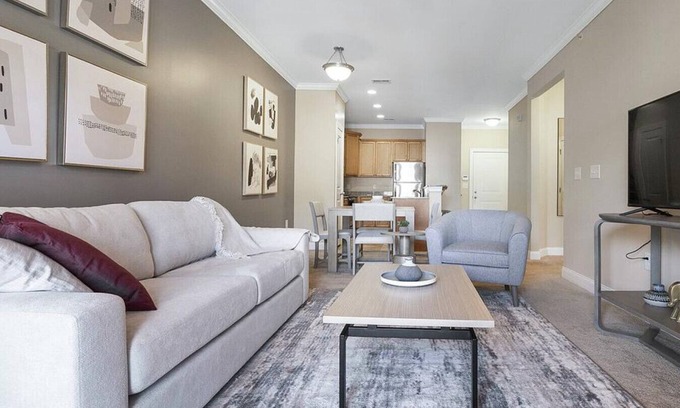 Greensboro Apartamento | Landing at The Plantation at Pleasant Ridge - 1 Bedroom in Downtown Greensboro