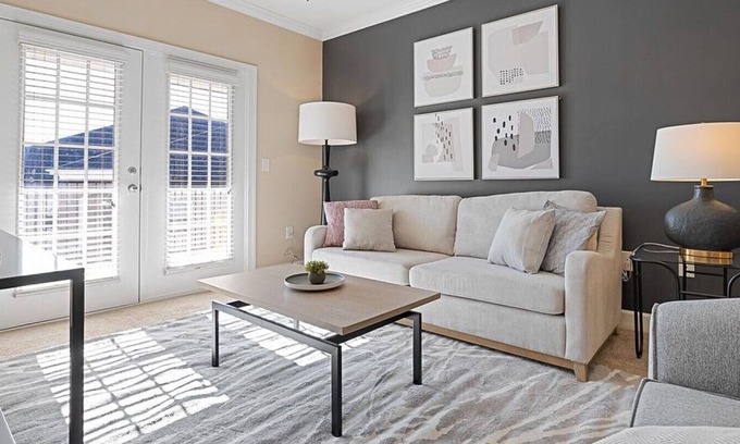 Greensboro Apartamento | Landing at The Plantation at Pleasant Ridge - 2 Bedrooms in Downtown Greensboro