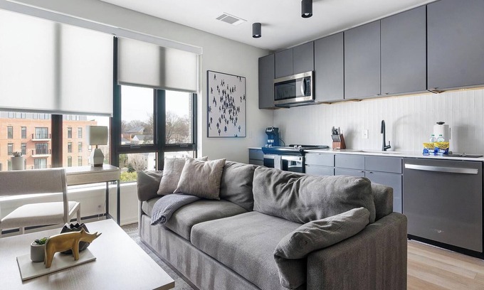 Durham Apartamento | Landing at The Rigsbee Phase l - Studio in Old .