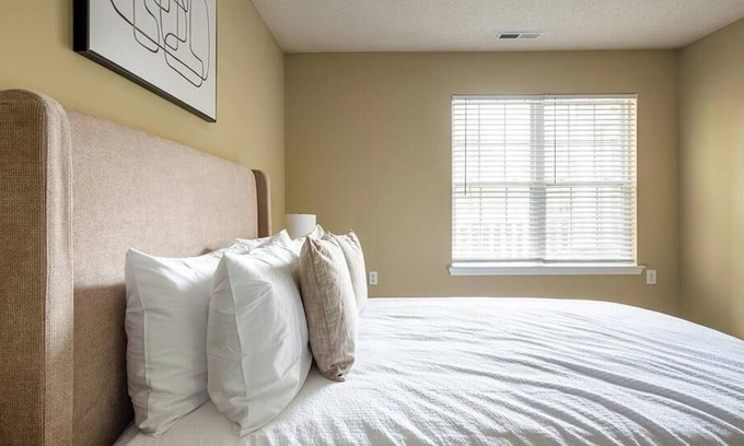 Holly Springs Apartamento | Landing at Trellis Pointe - 1 Bedroom in Downtown Holly Springs