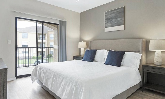 Lewisville Apartamento | Landing at Villas of Vista Ridge - 3 Bedrooms in Downtown Lewisville