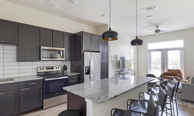 Fort Worth Apartamento | Landing | Stylish 2BD, Yoga Studio, Gym