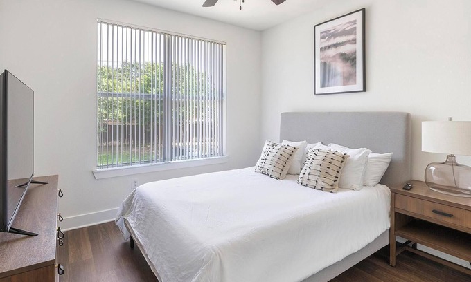 Irving Apartamento | Landing | Amazing 2BD, Pool, Clubhouse