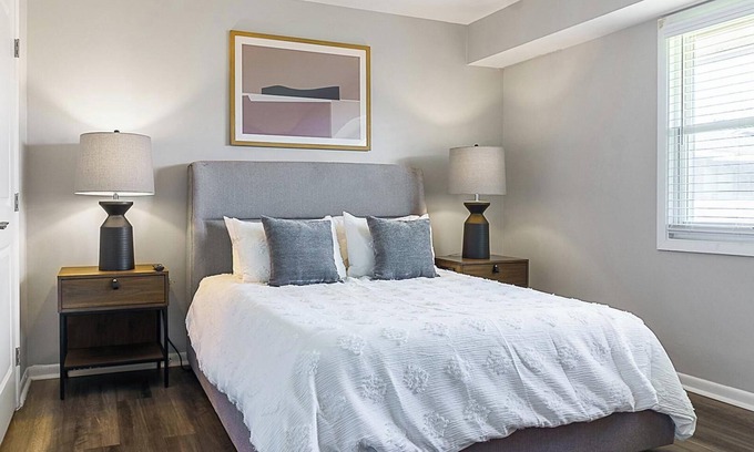 Indianapolis Apartamento | Landing | Beautiful 1BD, Gym, Courtyard