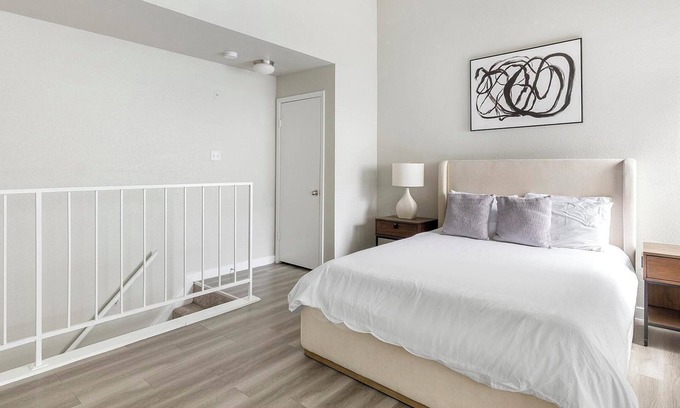 Fort Worth Apartamento | Landing at Axis Waterfront - 1 Bedroom in Downt...