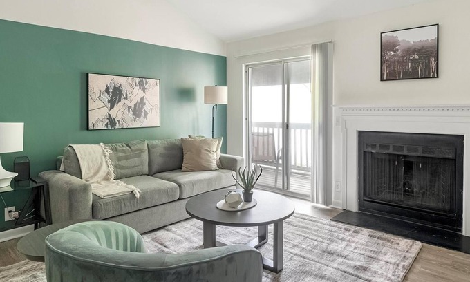 Green Hills Apartamento | Landing | Modern 1BD, Pool, Courtyard