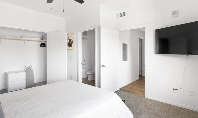 Townsite Apartamento | Landing | Chic 1BD, Rooftop Lounge, Pool