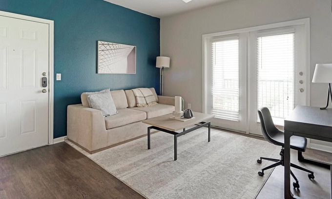 San Antonio Apartamento | Landing | Beautiful 2BD, Pool, Clubhouse