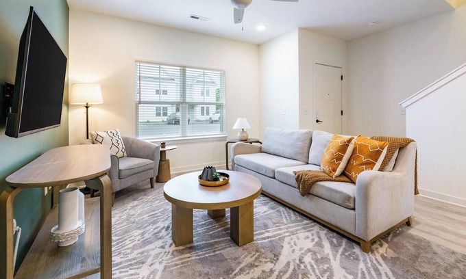 Wilmington Apartamento | Landing | Chic 2BD, Pool, Clubhouse