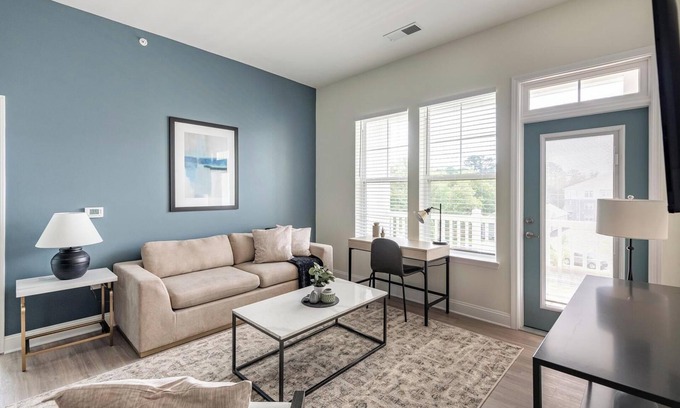 Wilmington Apartamento | Landing | Chic 2BD, Pool, Gym