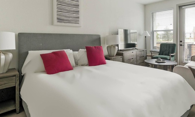 Northside Apartamento | Landing | Stunning Studio, Clubhouse, Pool
