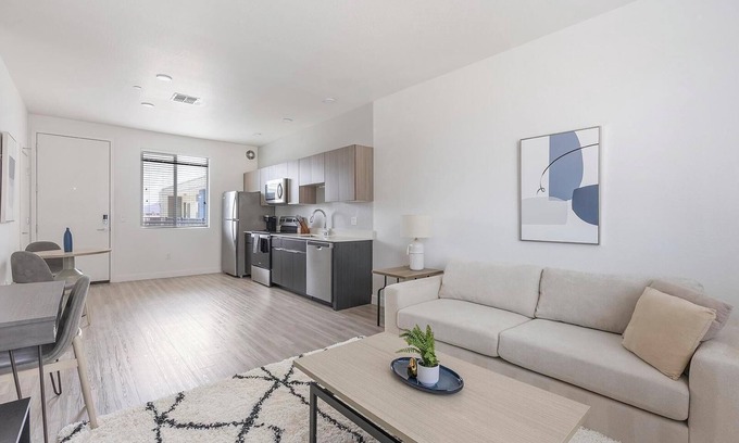 Goodyear Apartamento | Landing | Incredible 1BD, Yoga Studio, Gym