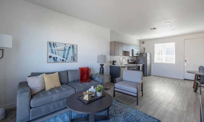 Goodyear Apartamento | Landing | Incredible 1BD, Courtyard, Game Room