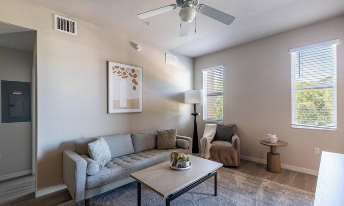 Fort Myers Apartamento | Landing | Beautiful 2BD, Yoga Studio, Game Room