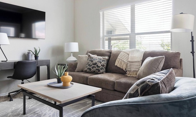 Pipers Meadow Apartamento | Landing | Incredible 1BD, Gym, Pool