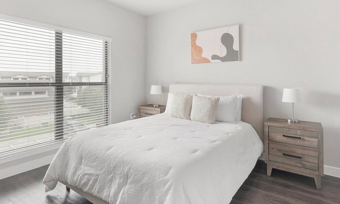 Katy Apartamento | Landing at Falcon at Grand Harbor - 1 Bedroom i...