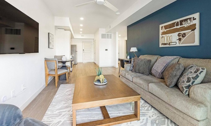 North Mountain Apartamento | Landing | Modern 1BD, Gym, Pool