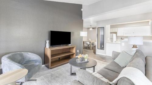 Sunrise Manor Apartamento | Landing Modern Apartment with Amazing Amenities (ID1009X961)