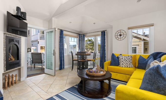 Avila Beach Apartamento | Landing Passage! Just steps from the pier.