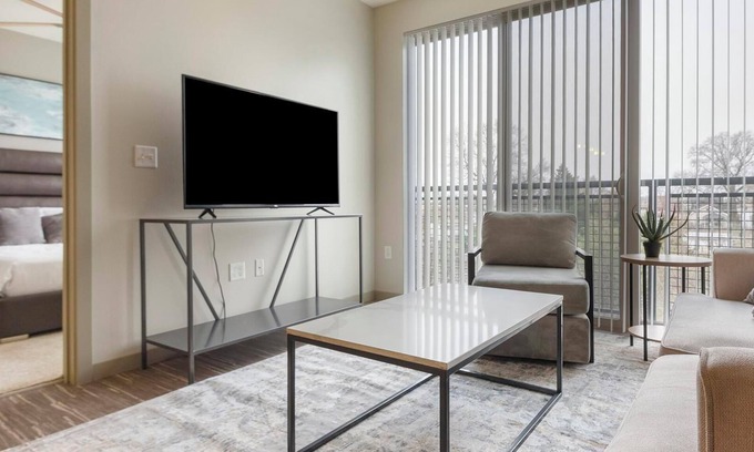 St. Louis Apartamento | Landing | Spectacular 1BD, Courtyard, Gym