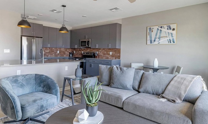 Warehouse District Apartamento | Landing | Spectacular 1BD, Rooftop Lounge