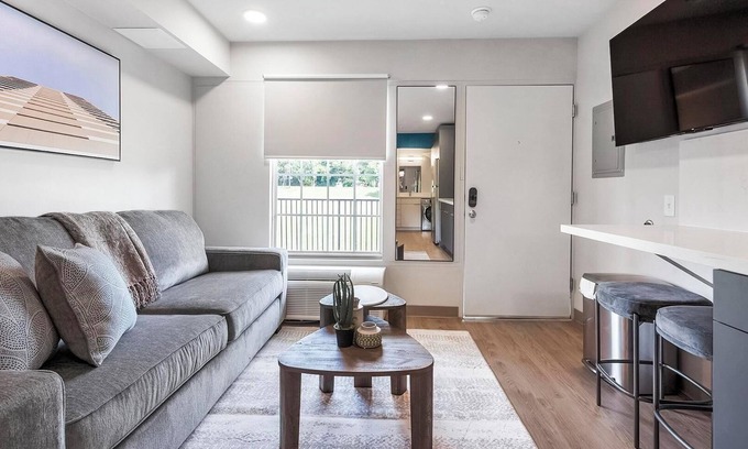 Hermitage Apartamento | Landing | Spectacular Studio in Downtown Hermitage